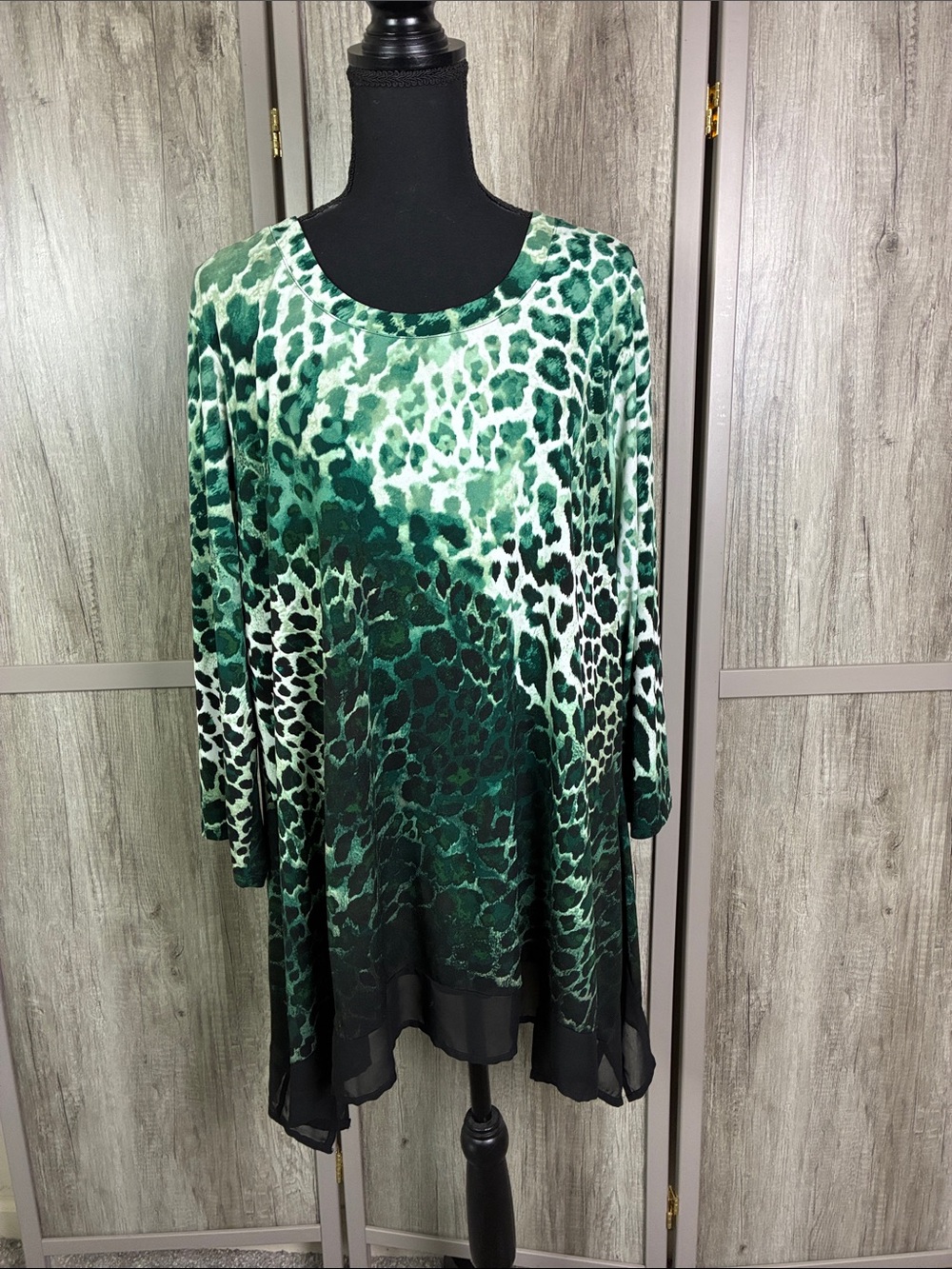 Green/Black Animal Print Lace Trimmed Tunic Women's 1X- 2X